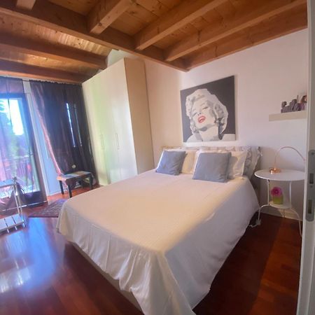 Casa Vacanze Chez La Reine - Holiday Home فيتشنزا المظهر الخارجي الصورة