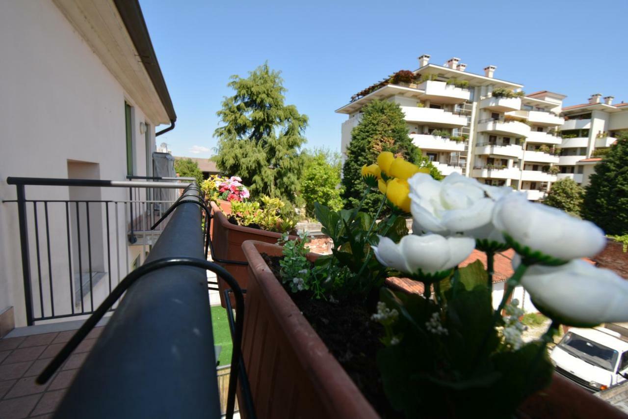 Casa Vacanze Chez La Reine - Holiday Home فيتشنزا المظهر الخارجي الصورة